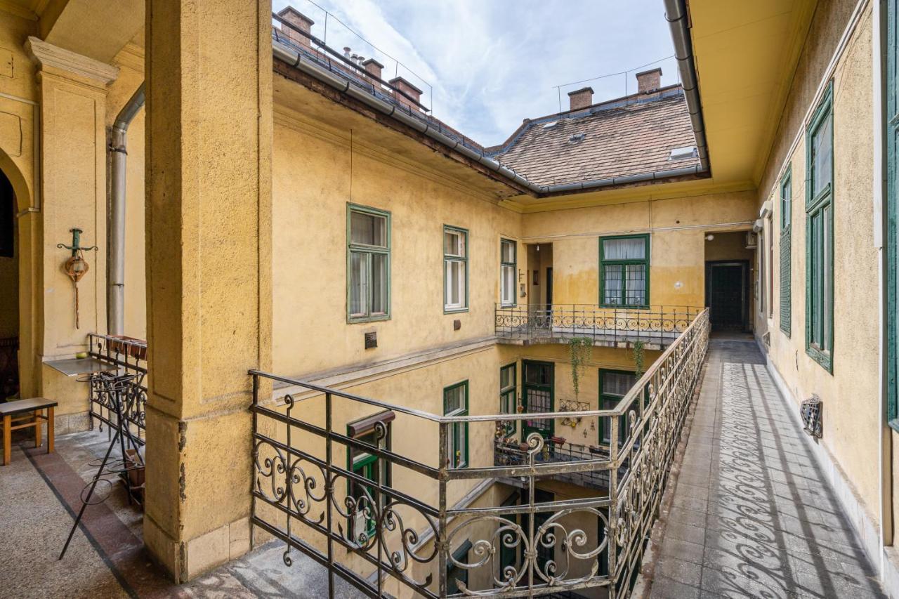 Youth Motive Studio With Gallery Budapest Ngoại thất bức ảnh